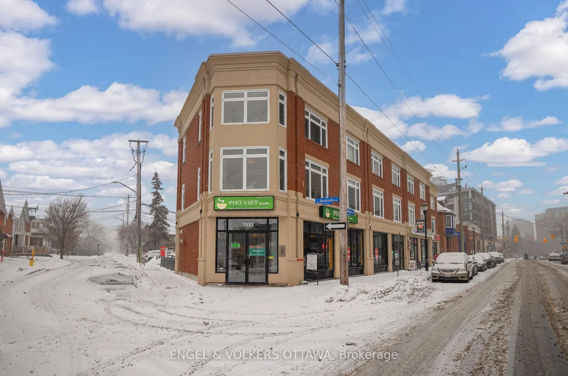 Front of Unit 2, 4 Sherbrooke Avenue