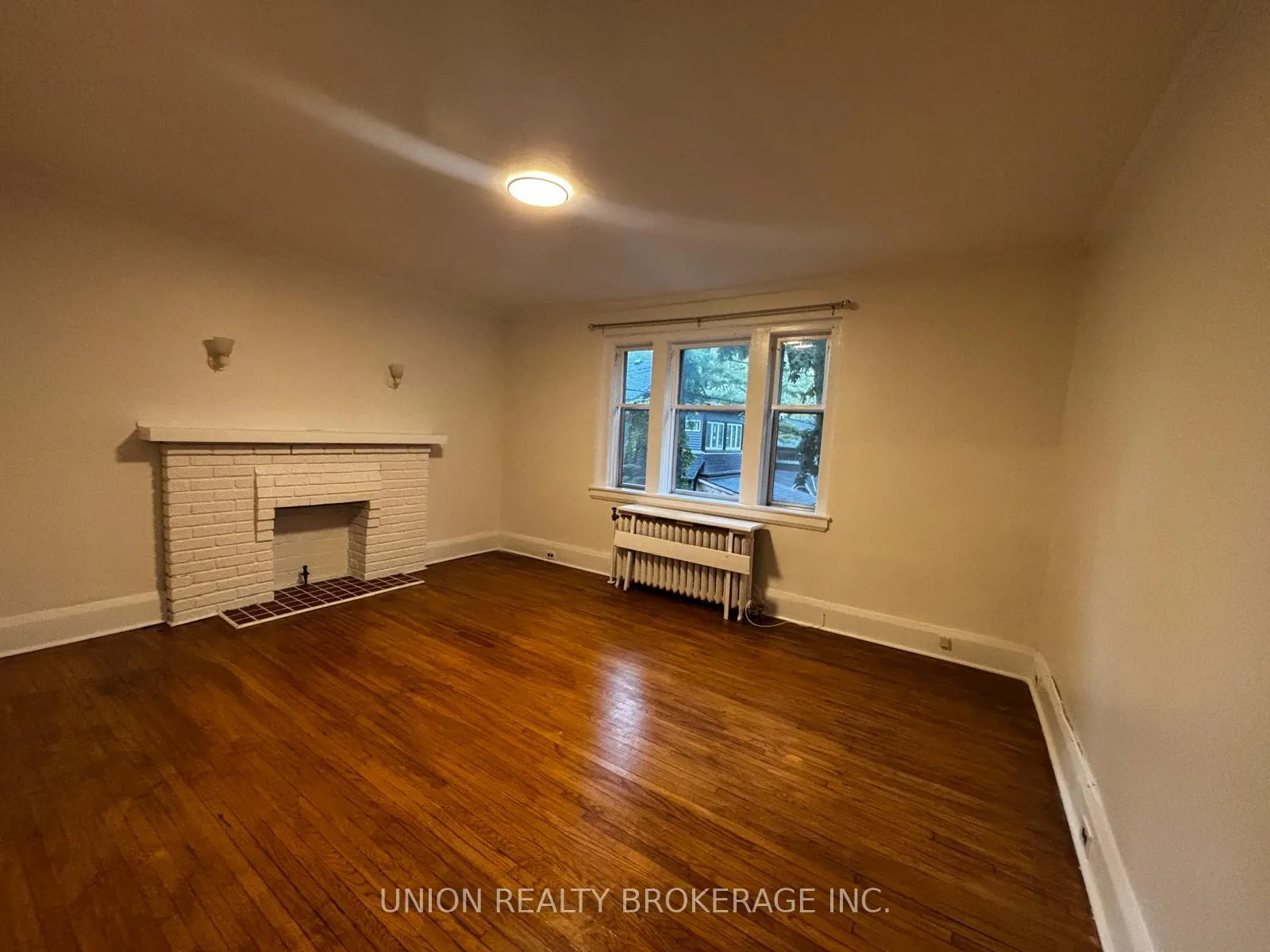 Photo 2 of Unit 2, 2453 Queen Street E, Toronto, The Beaches — HOMEH