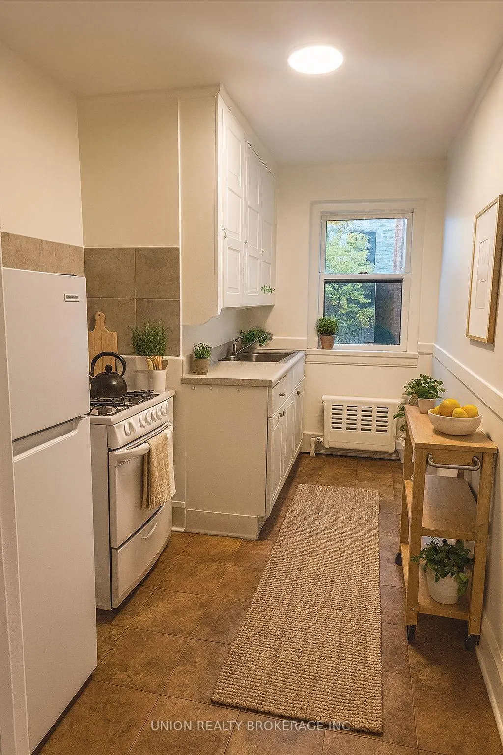 Photo 4 of Unit 2, 2453 Queen Street E, Toronto, The Beaches — HOMEH