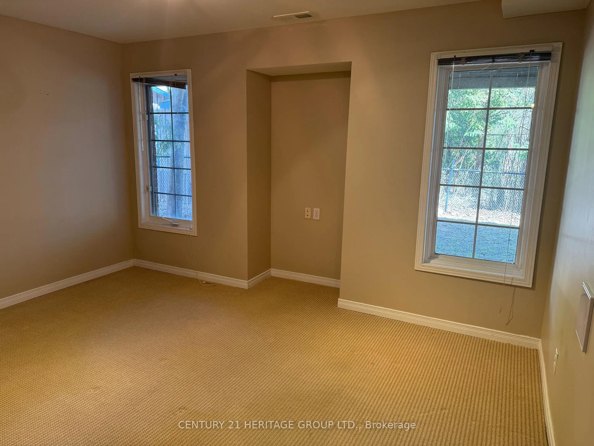 Photo 3 of 52 Downey Circle, Aurora, Bayview Wellington — HOMEH