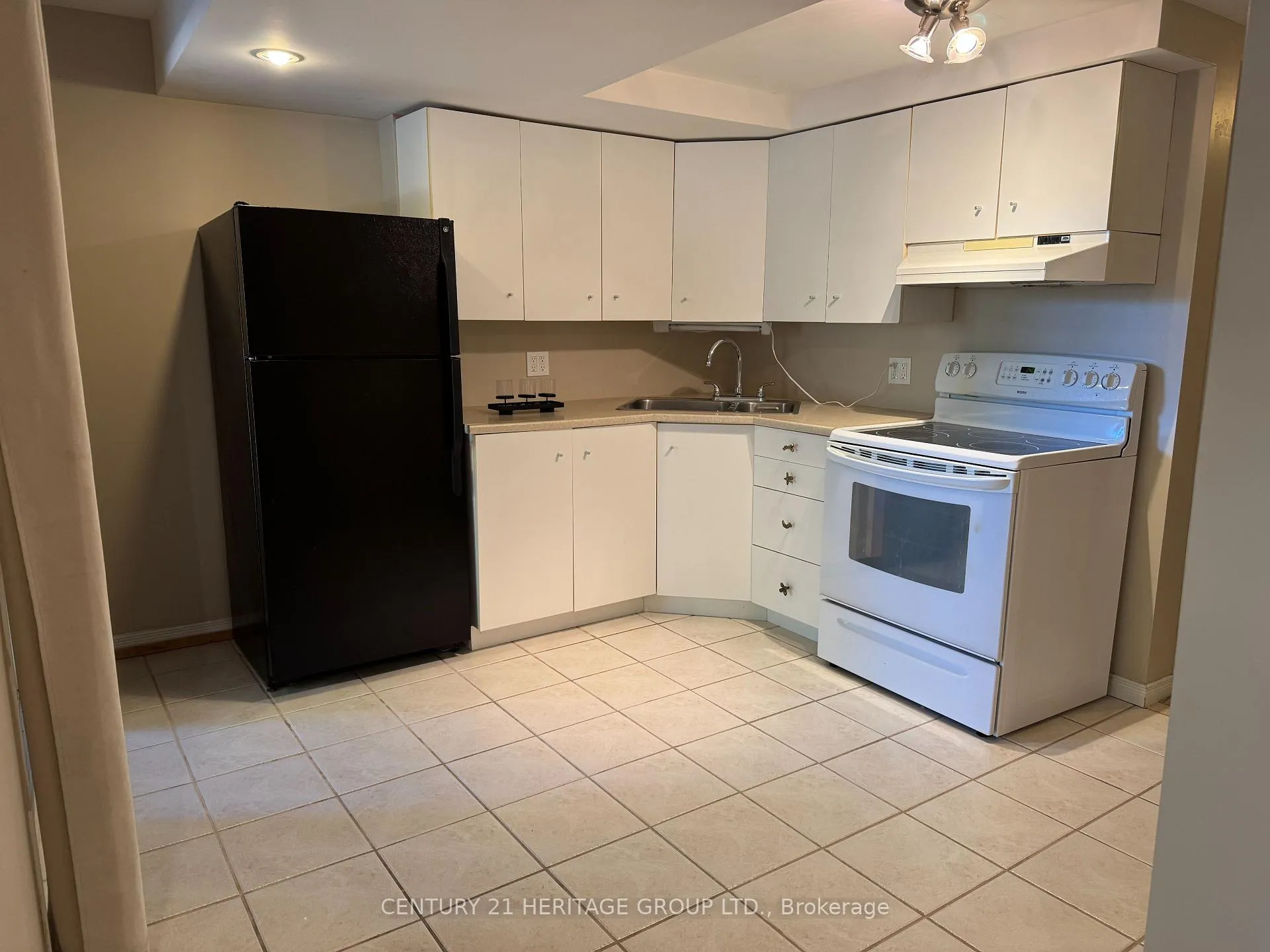 Photo 4 of 52 Downey Circle, Aurora, Bayview Wellington — HOMEH