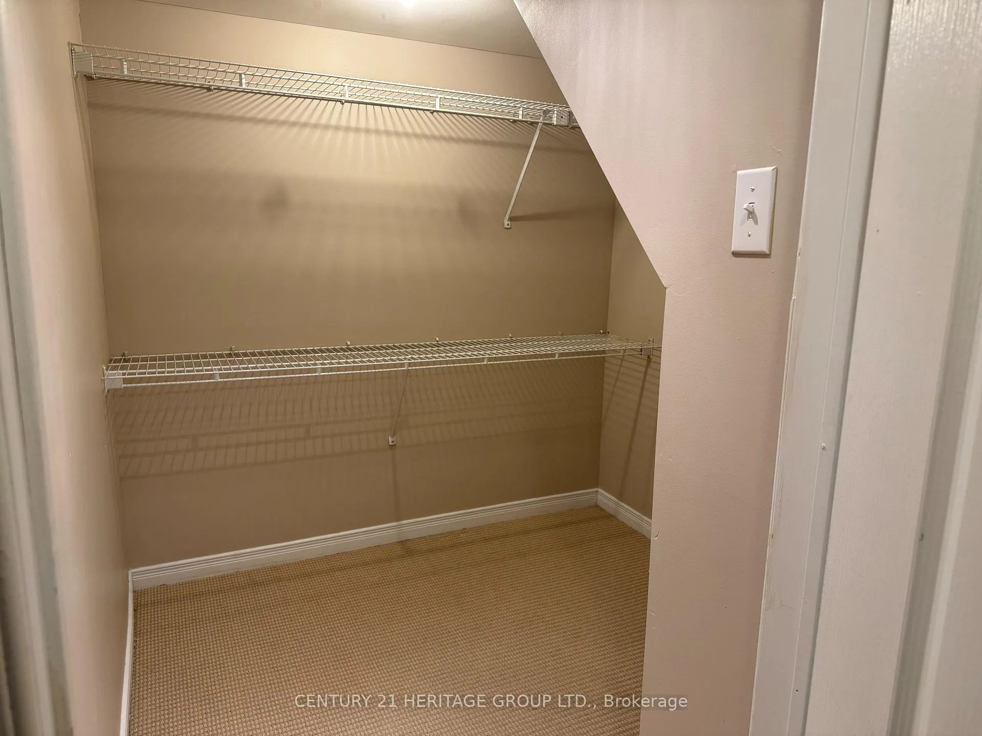 Photo 8 of 52 Downey Circle, Aurora, Bayview Wellington — HOMEH