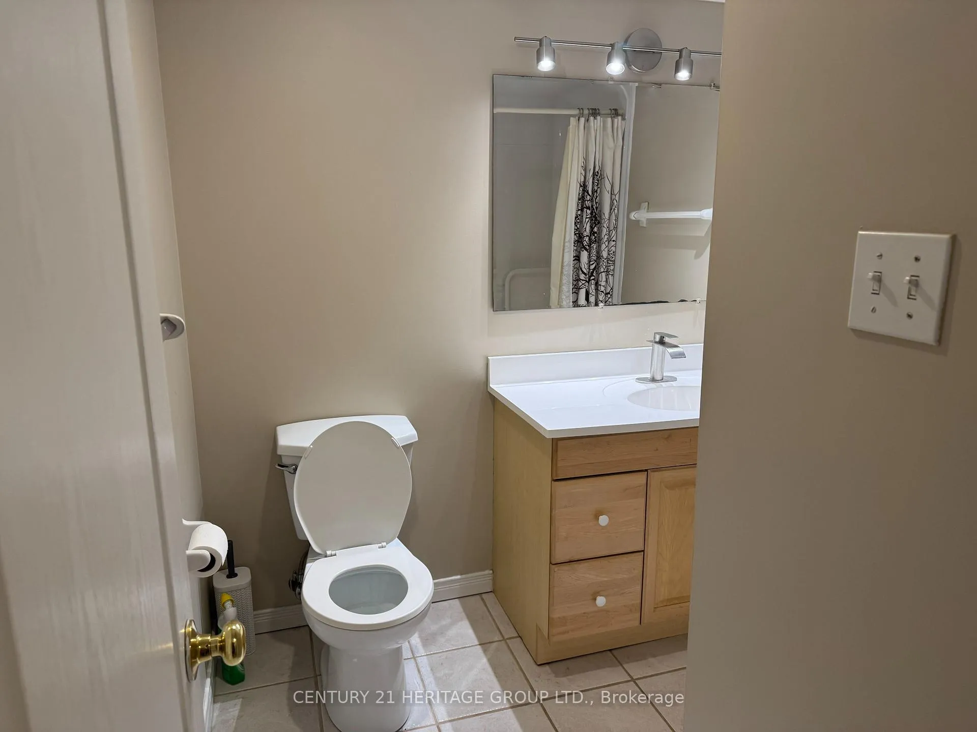 Photo 10 of 52 Downey Circle, Aurora, Bayview Wellington — HOMEH