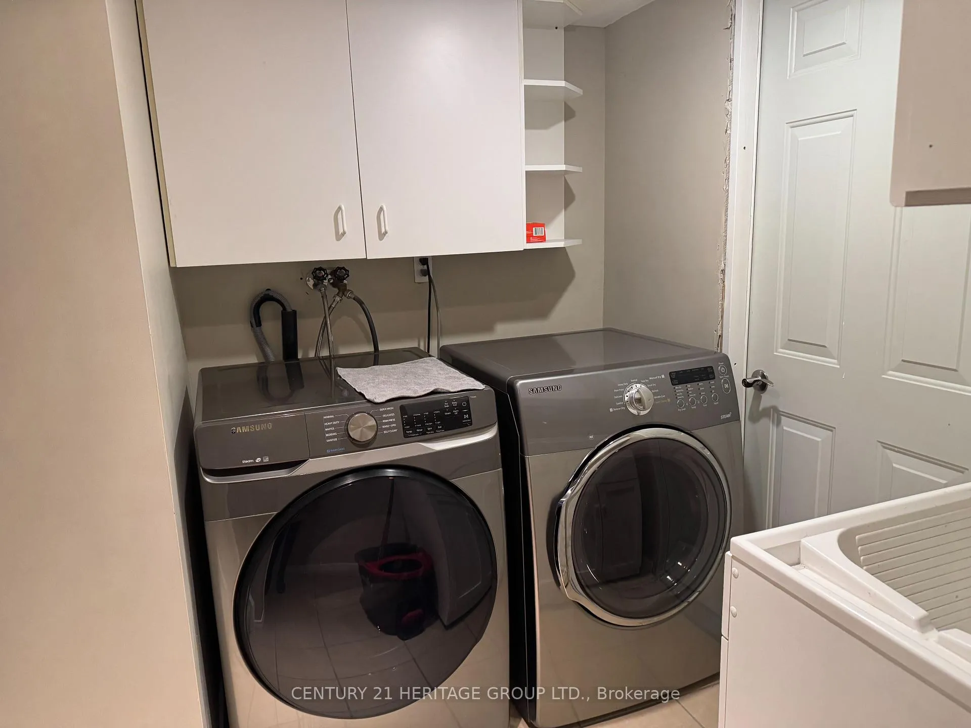 Photo 11 of 52 Downey Circle, Aurora, Bayview Wellington — HOMEH
