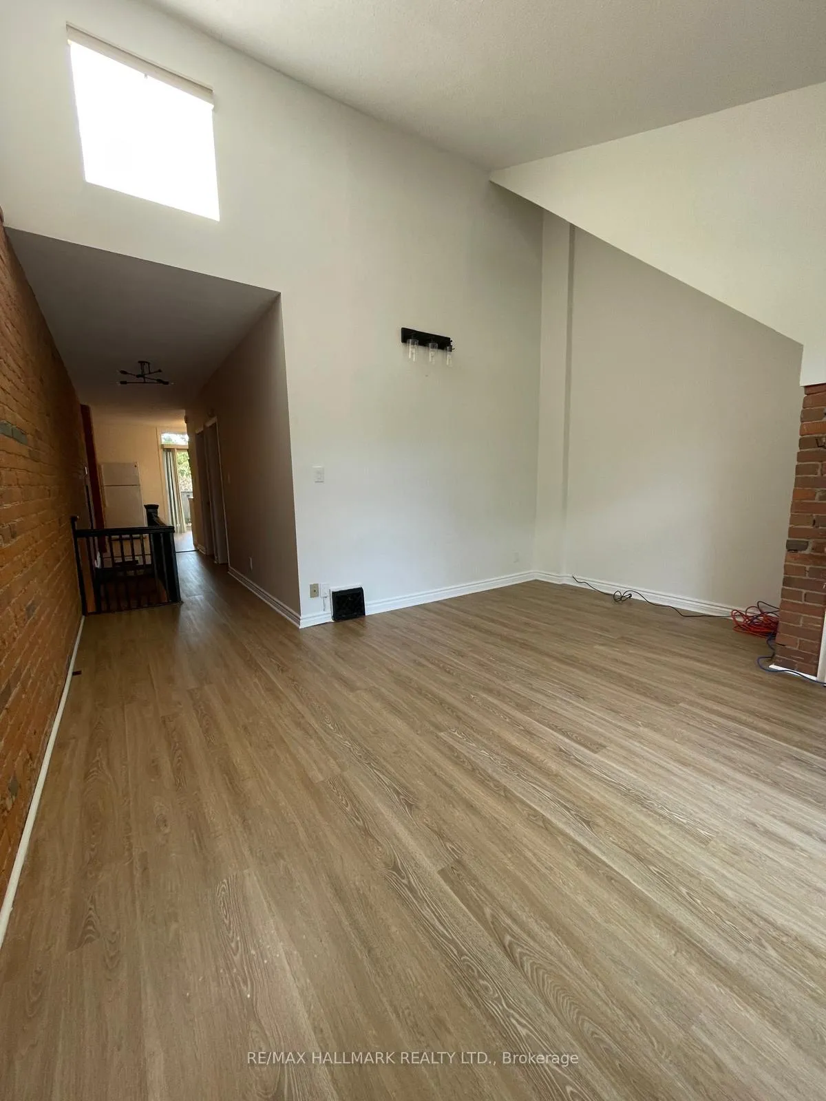 Photo 4 of Unit Upper, 142 Parkmount Road, Toronto, Greenwood-Coxwell — HOMEH