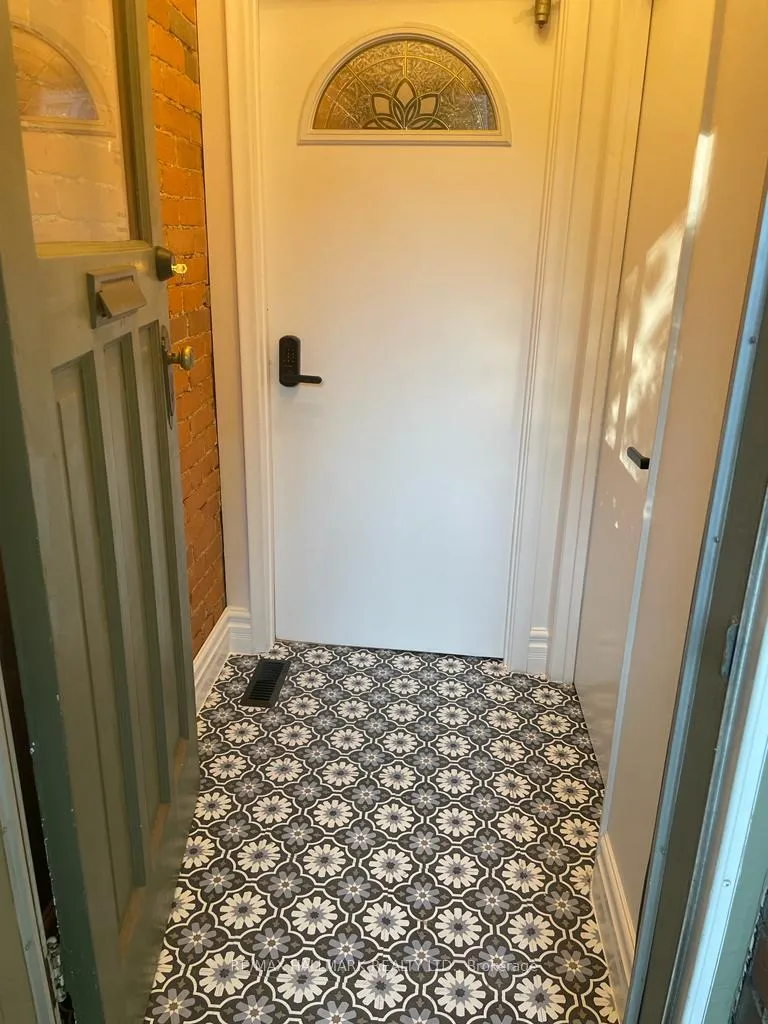 Photo 6 of Unit Upper, 142 Parkmount Road, Toronto, Greenwood-Coxwell — HOMEH