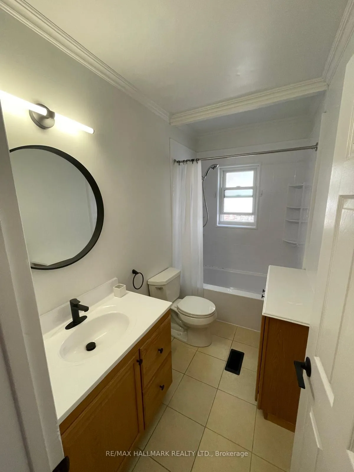 Photo 11 of Unit Upper, 142 Parkmount Road, Toronto, Greenwood-Coxwell — HOMEH