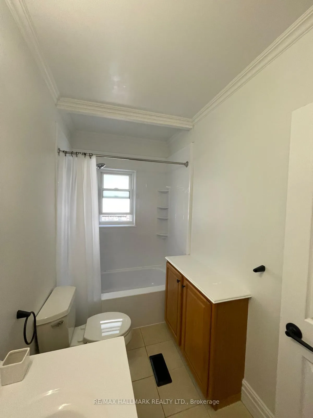 Photo 12 of Unit Upper, 142 Parkmount Road, Toronto, Greenwood-Coxwell — HOMEH