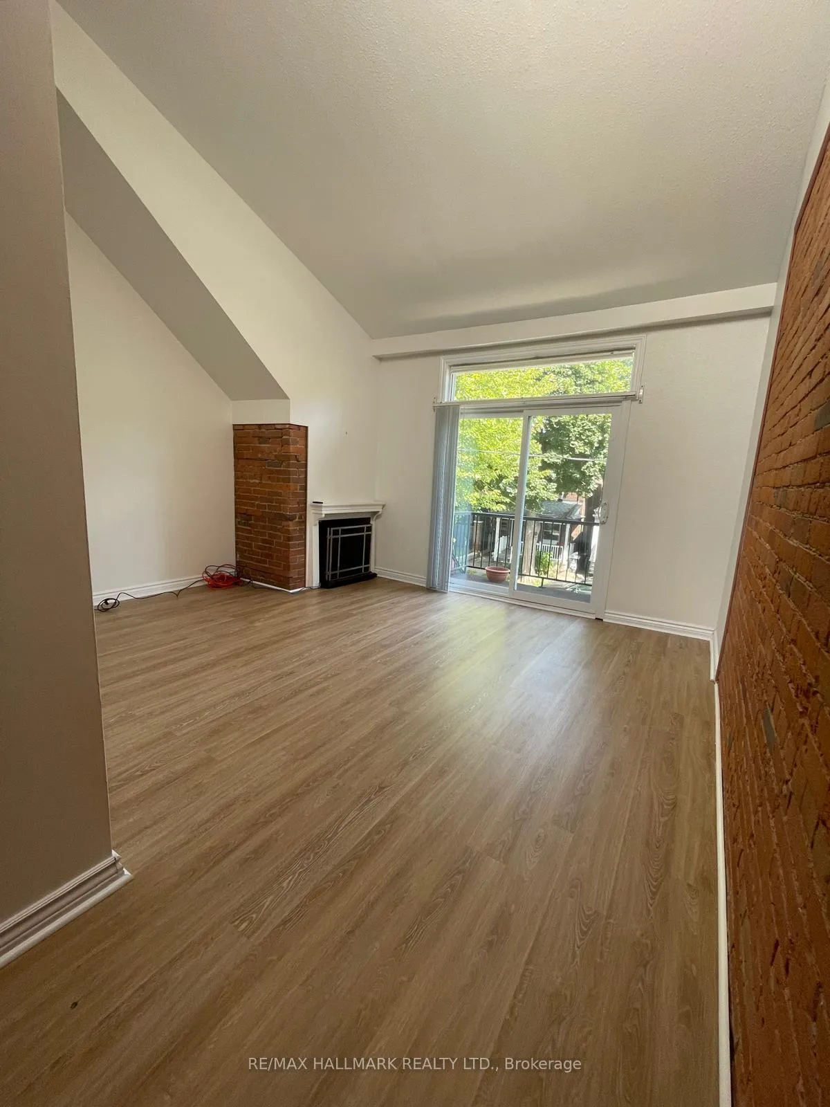 Photo 15 of Unit Upper, 142 Parkmount Road, Toronto, Greenwood-Coxwell — HOMEH