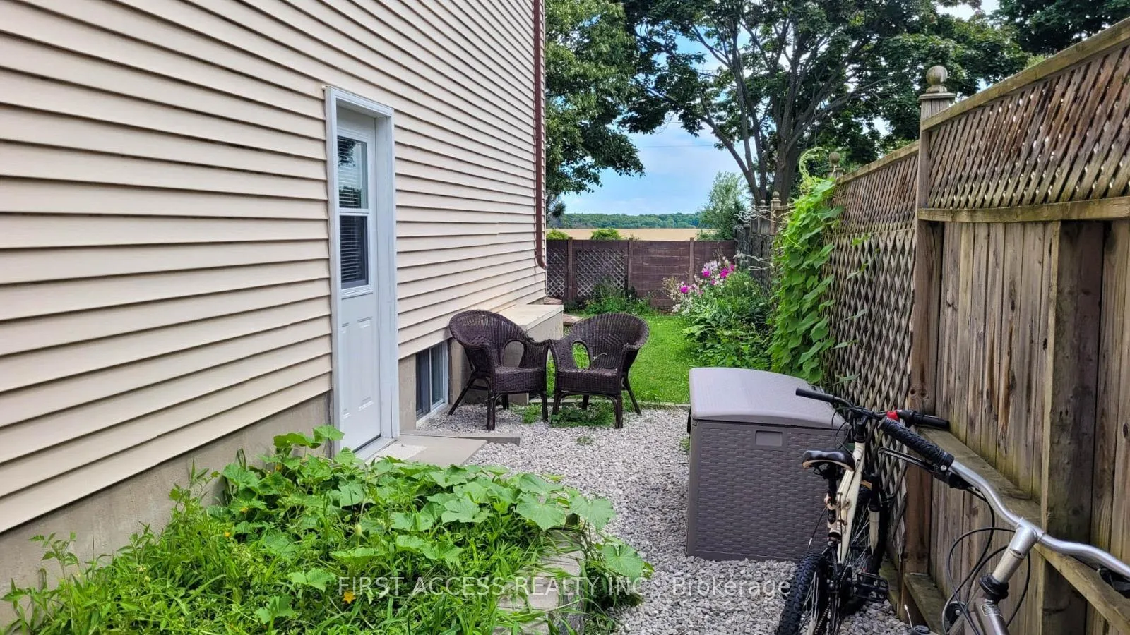 Photo 2 of 42 Rosenfeld Drive N, Barrie, Grove East — HOMEH