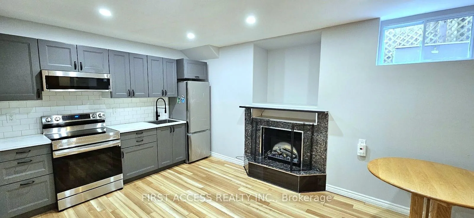 Photo 4 of 42 Rosenfeld Drive N, Barrie, Grove East — HOMEH