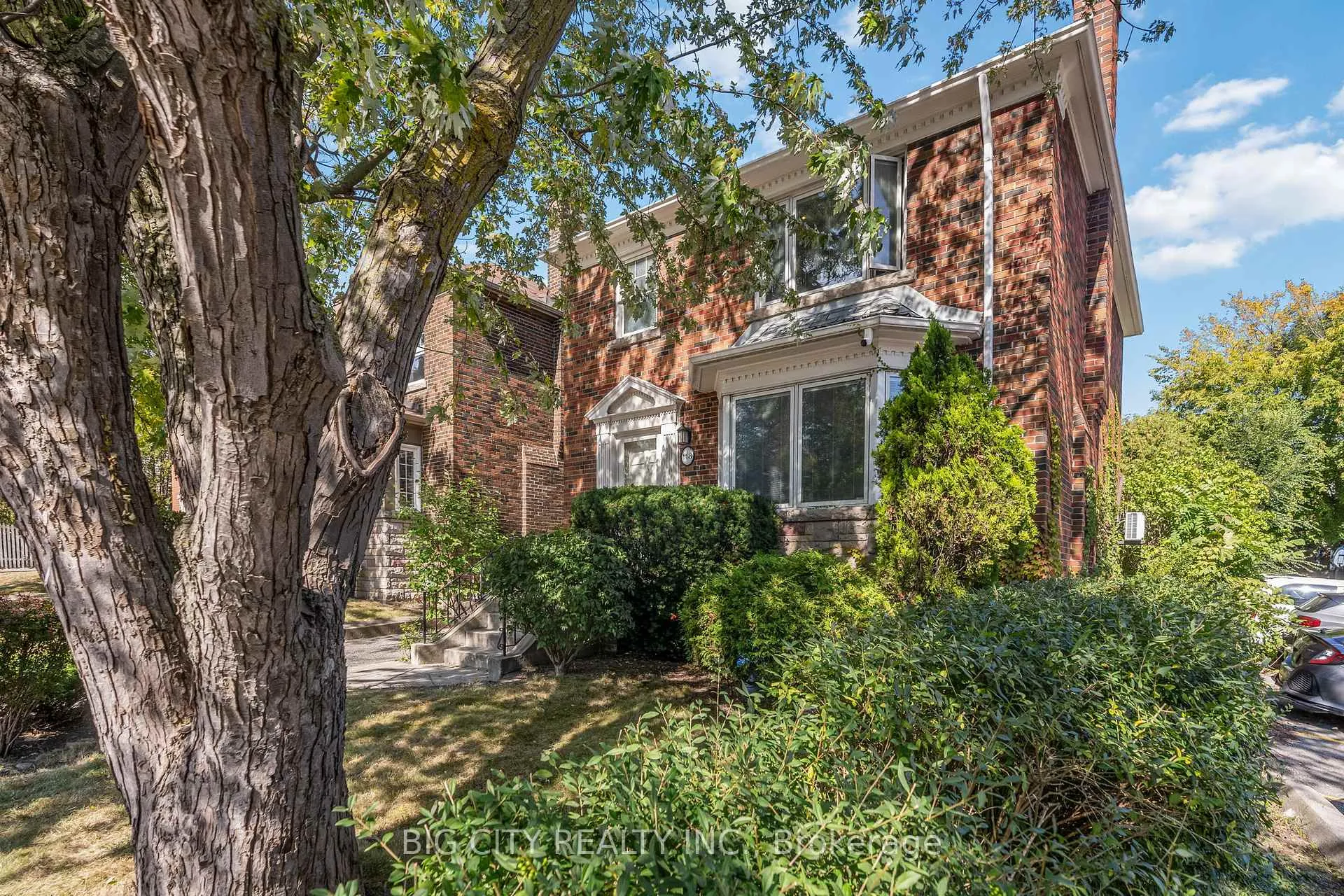 Photo 1 of 668 Eglinton Avenue E, Toronto, Leaside — HOMEH