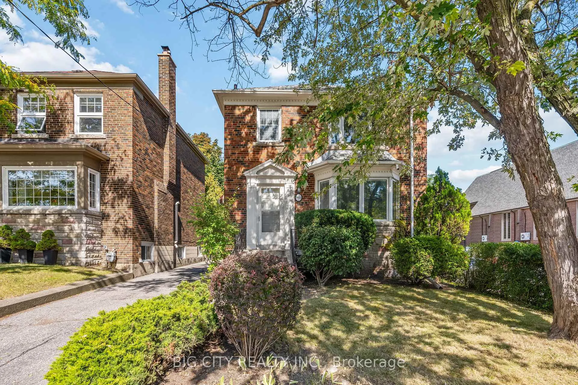 Photo 2 of 668 Eglinton Avenue E, Toronto, Leaside — HOMEH