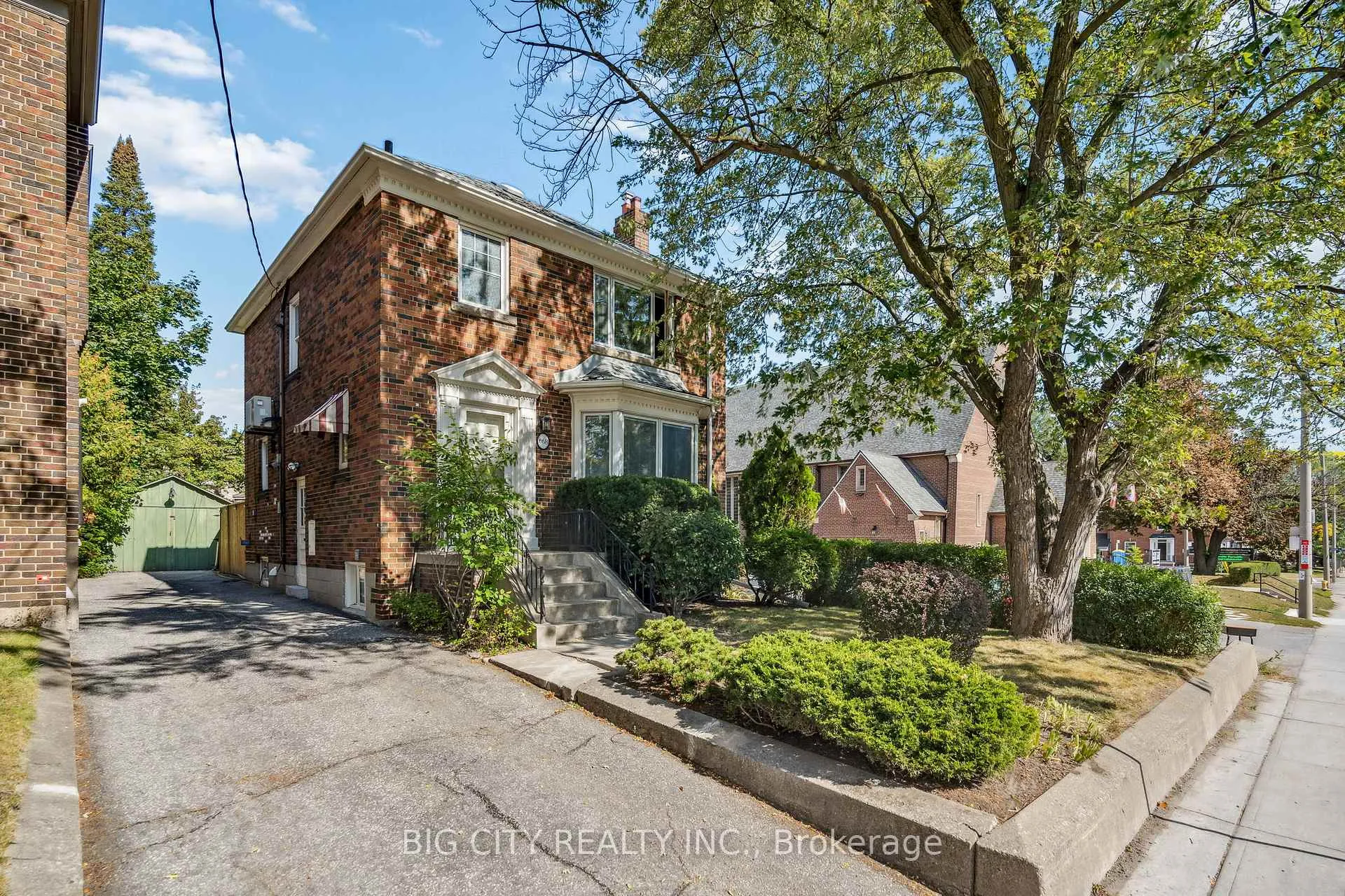 Photo 3 of 668 Eglinton Avenue E, Toronto, Leaside — HOMEH