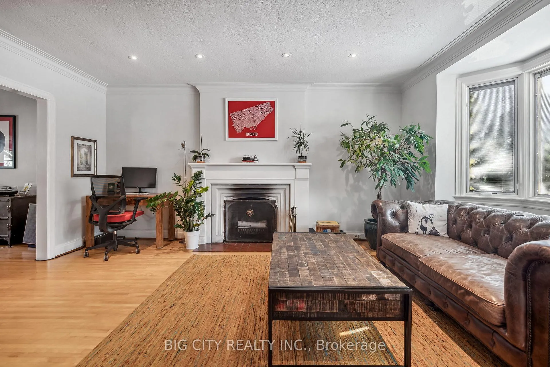 Photo 5 of 668 Eglinton Avenue E, Toronto, Leaside — HOMEH