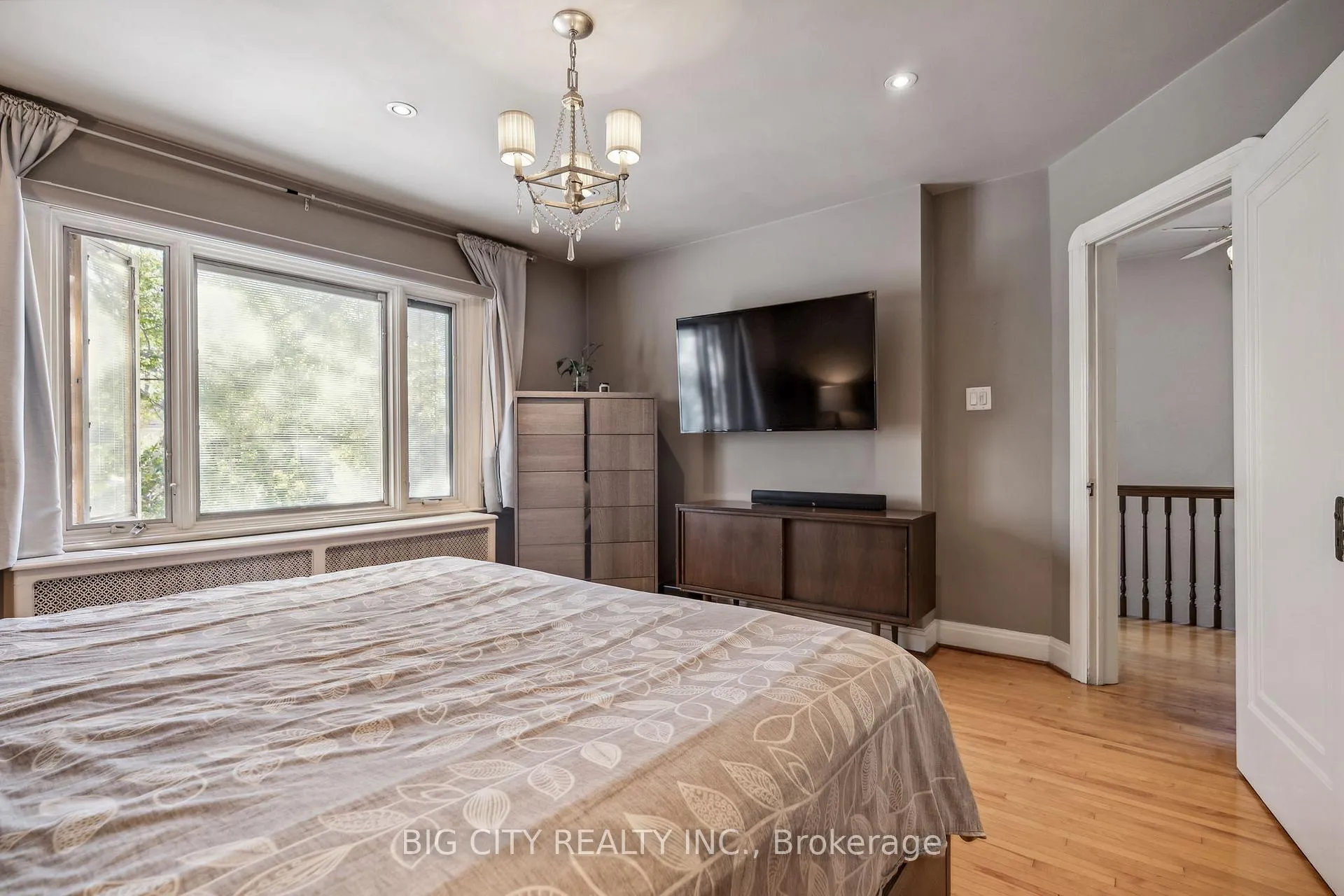 Photo 20 of 668 Eglinton Avenue E, Toronto, Leaside — HOMEH