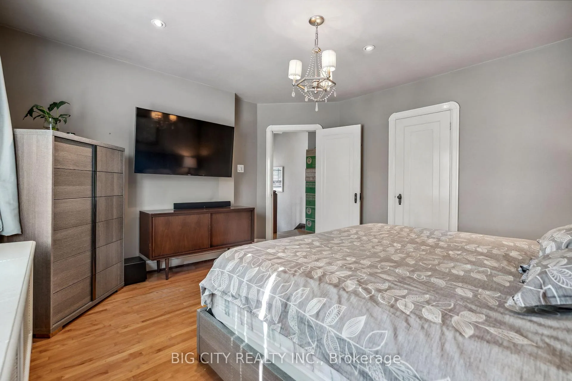 Photo 21 of 668 Eglinton Avenue E, Toronto, Leaside — HOMEH