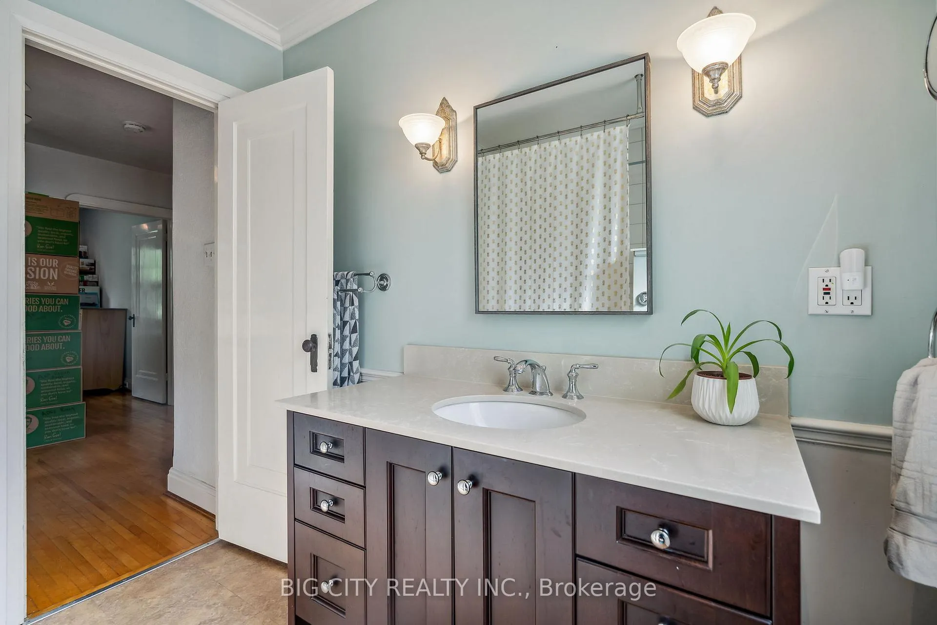 Photo 27 of 668 Eglinton Avenue E, Toronto, Leaside — HOMEH