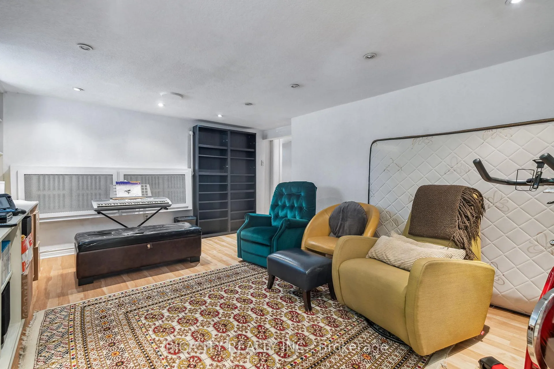 Photo 30 of 668 Eglinton Avenue E, Toronto, Leaside — HOMEH