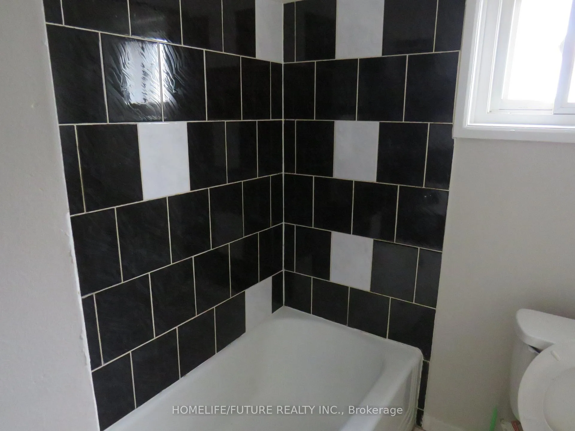 Photo 7 of Unit 2nd Flr, 539 Albert Street, Oshawa, Central — HOMEH