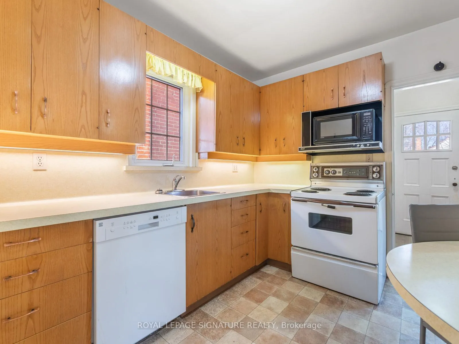 Photo 10 of 32 White Pine Avenue, Toronto, O'Connor-Parkview — HOMEH
