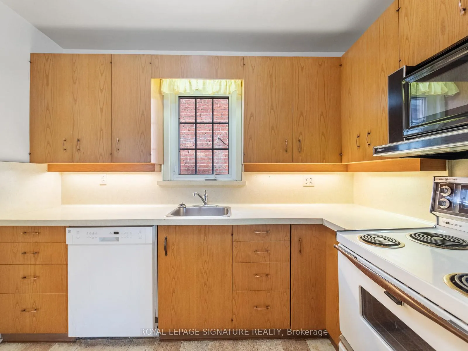 Photo 14 of 32 White Pine Avenue, Toronto, O'Connor-Parkview — HOMEH