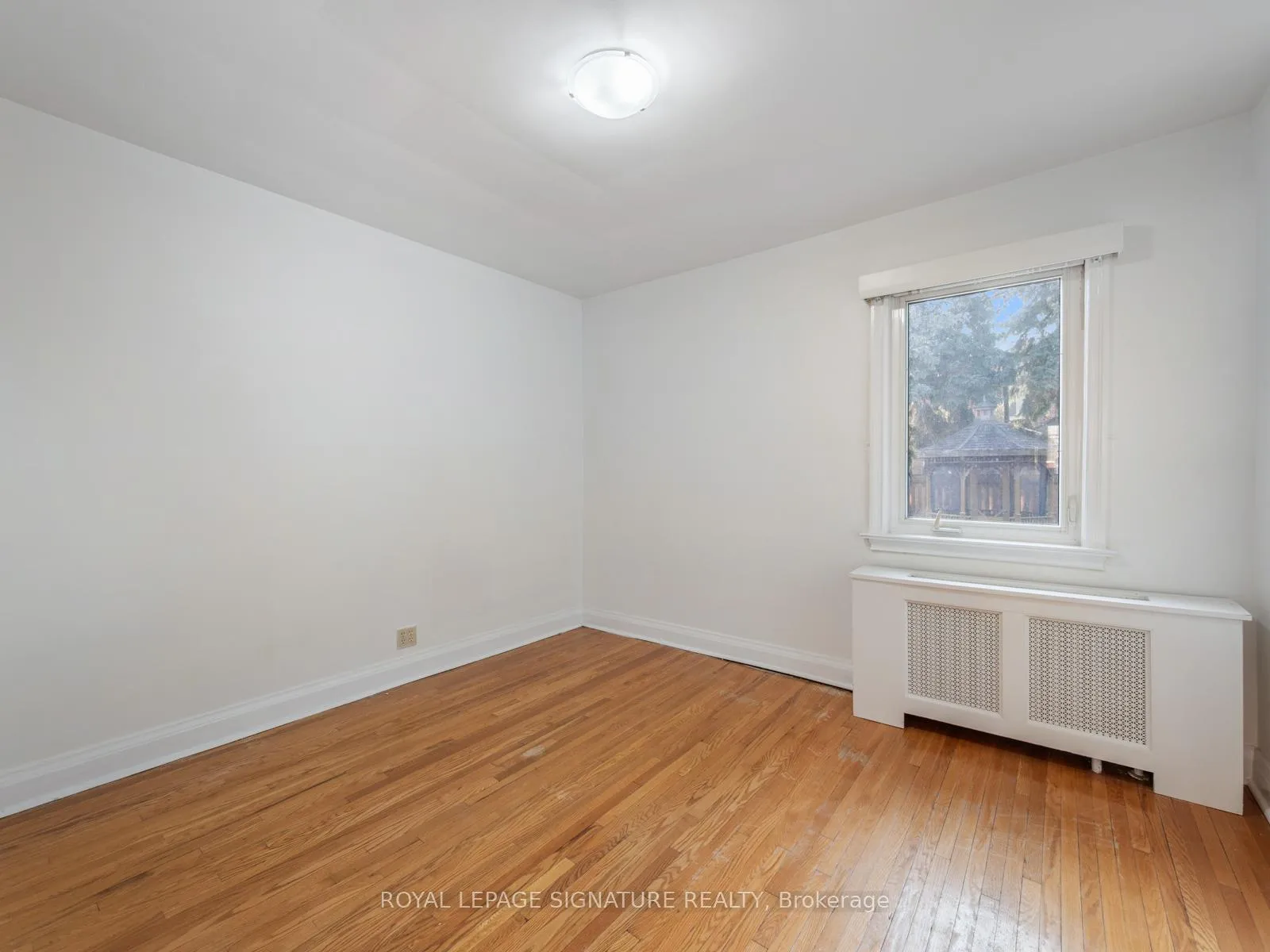 Photo 15 of 32 White Pine Avenue, Toronto, O'Connor-Parkview — HOMEH
