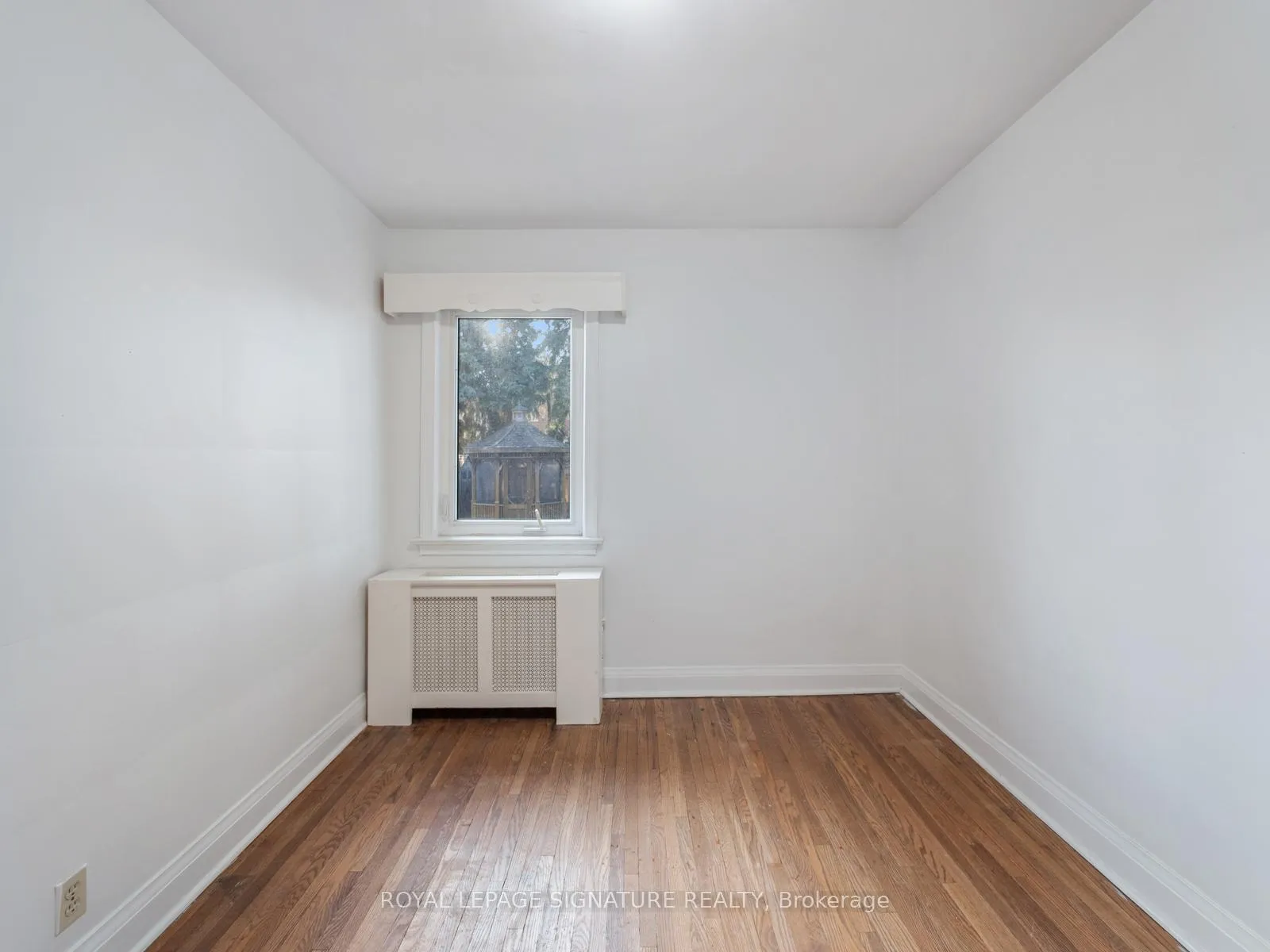Photo 18 of 32 White Pine Avenue, Toronto, O'Connor-Parkview — HOMEH