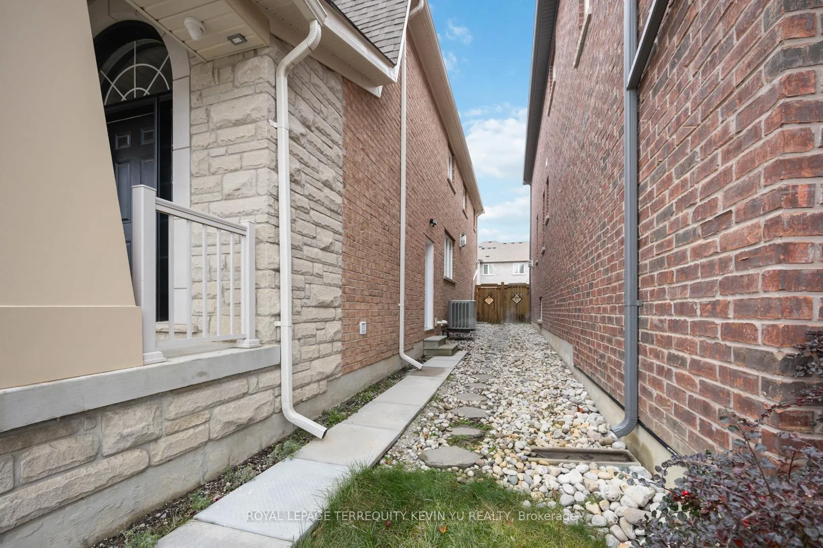 Photo 24 of Unit Bsmt, 27 Learmont Avenue, Caledon, Rural Caledon — HOMEH