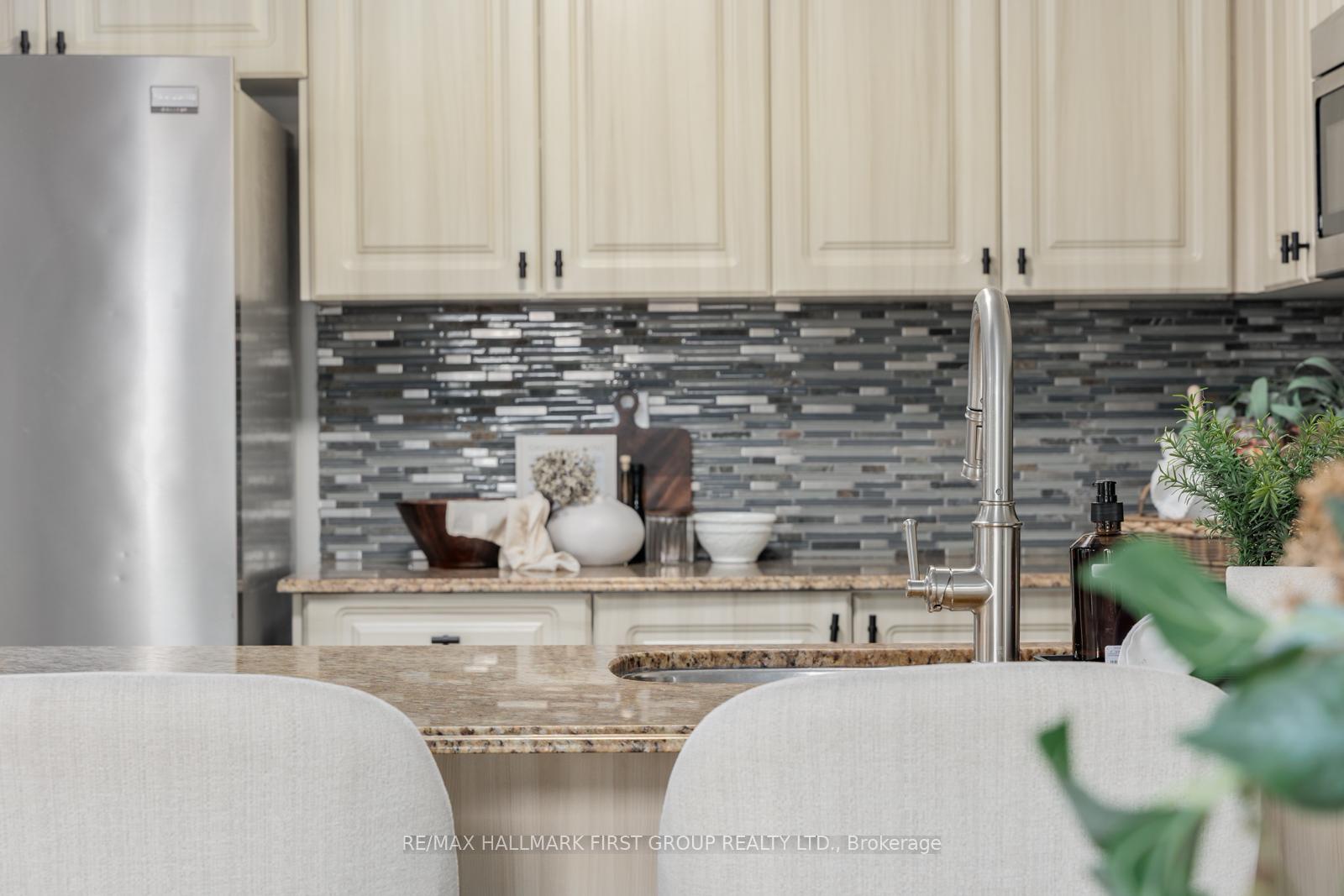 Photo 14 of 23 Sidney Rundle Avenue, Clarington, Bowmanville — HOMEH