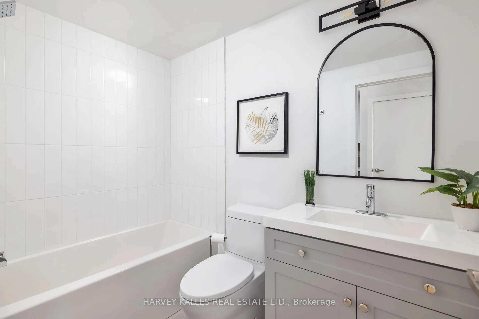 Photo 23 of Unit 4, 580A College Street, Toronto, Palmerston-Little Italy — HOMEH
