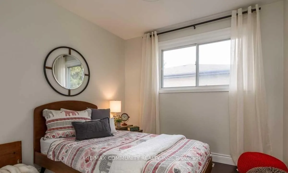 Photo 4 of 1356 Poprad Avenue, Pickering, Bay Ridges — HOMEH
