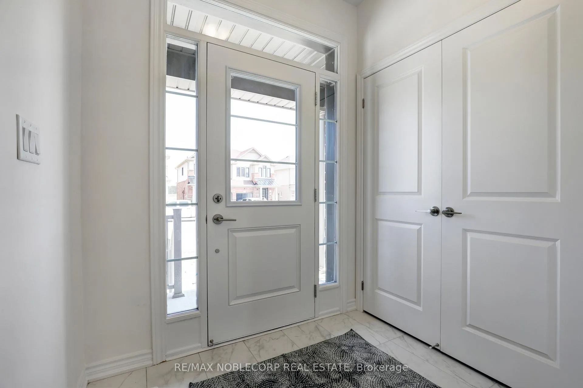 Photo 2 of 14 Greer Street, Barrie, Painswick South — HOMEH