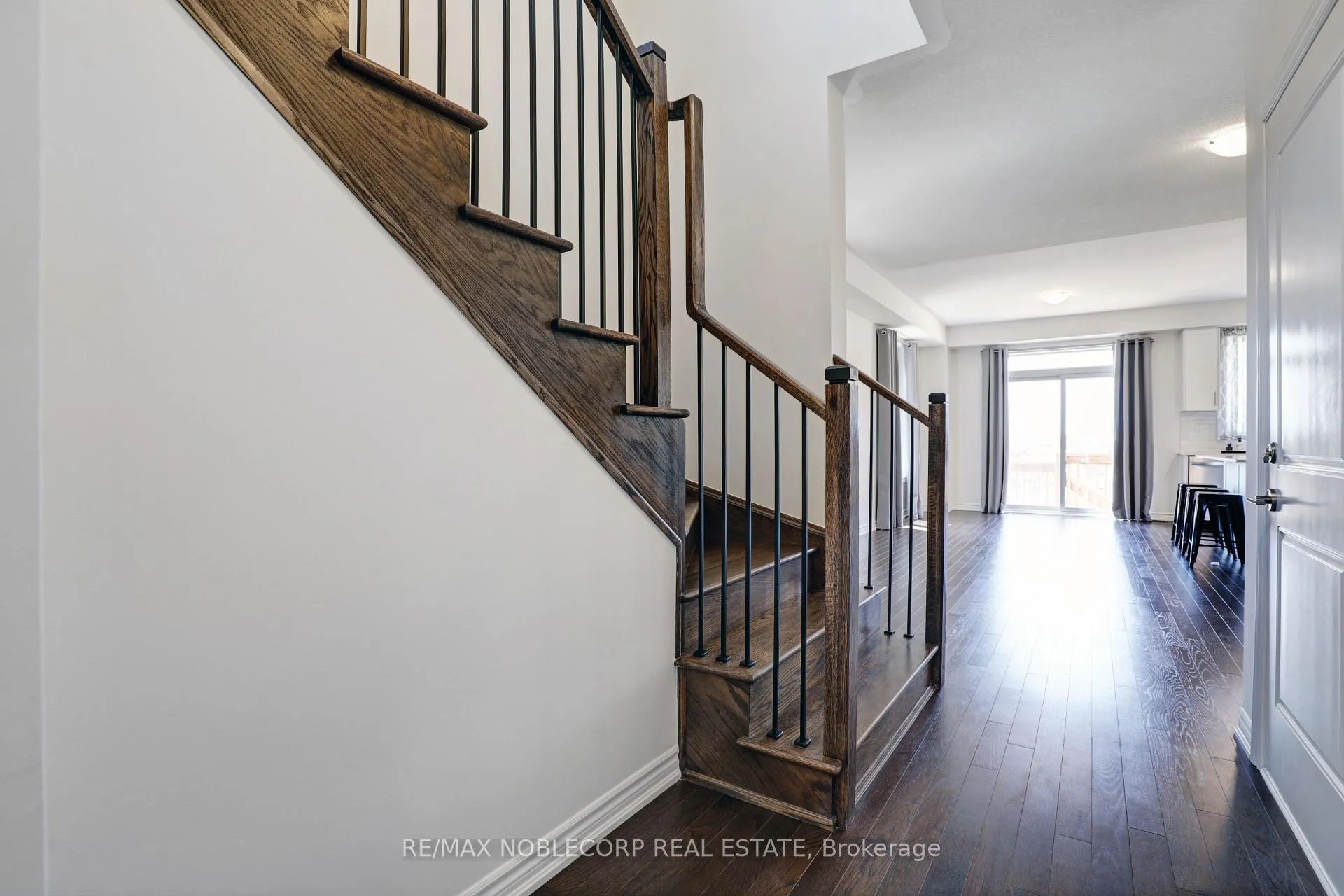 Photo 4 of 14 Greer Street, Barrie, Painswick South — HOMEH