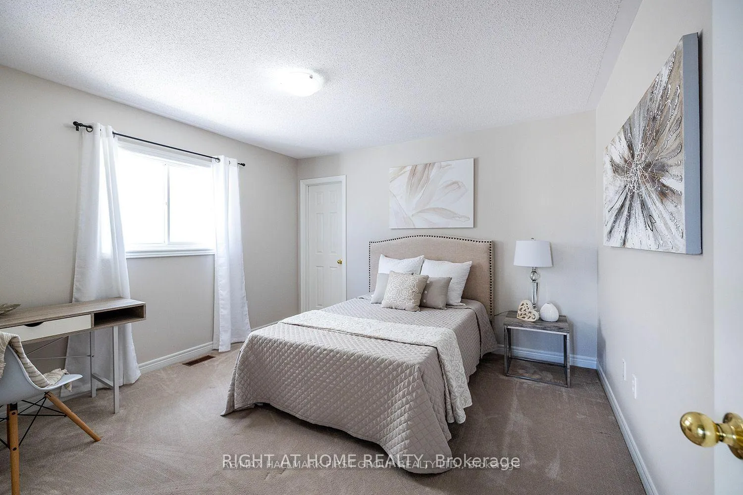 Photo 17 of 64 Chimney Hill Way, Scugog, Port Perry — HOMEH
