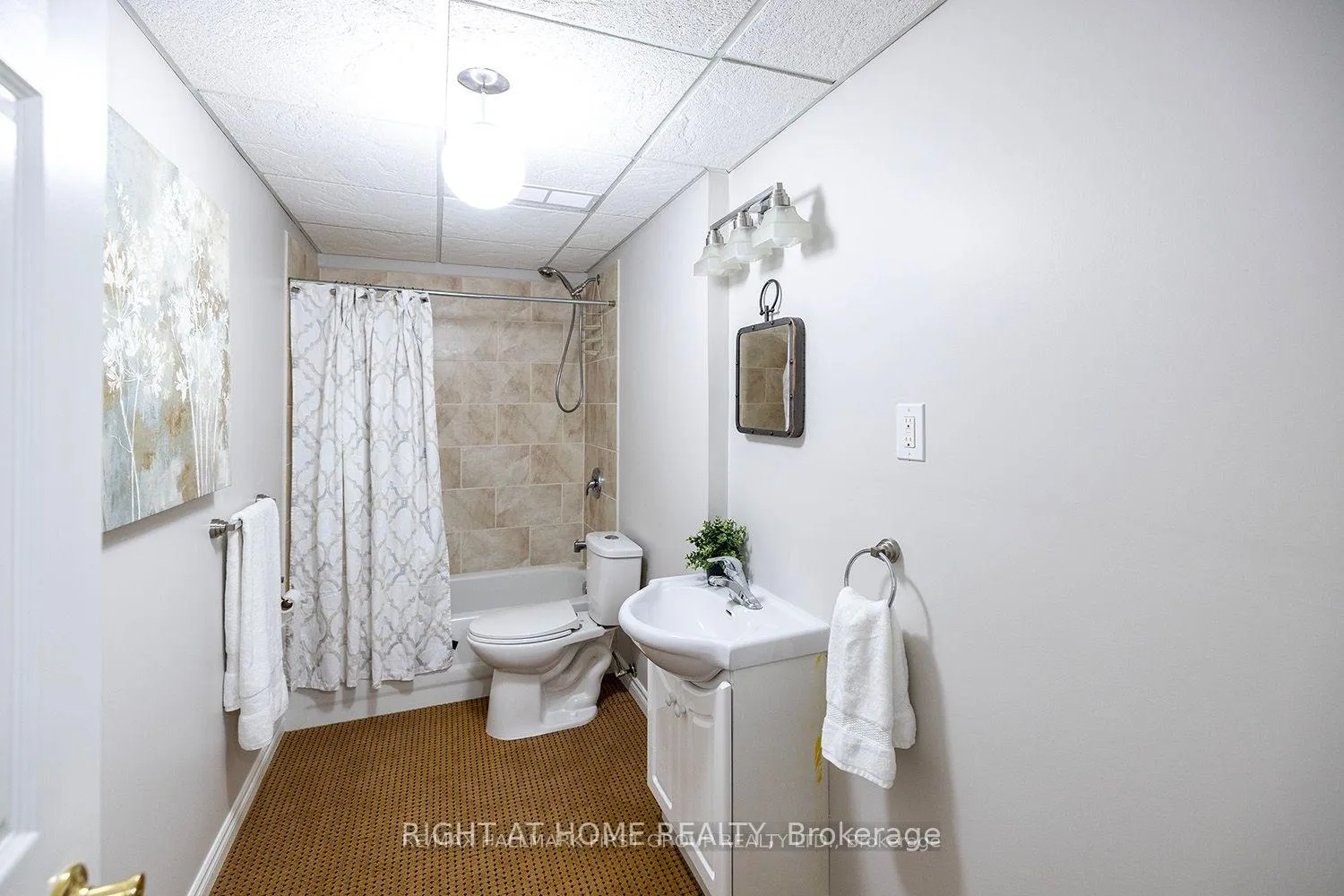 Photo 19 of 64 Chimney Hill Way, Scugog, Port Perry — HOMEH