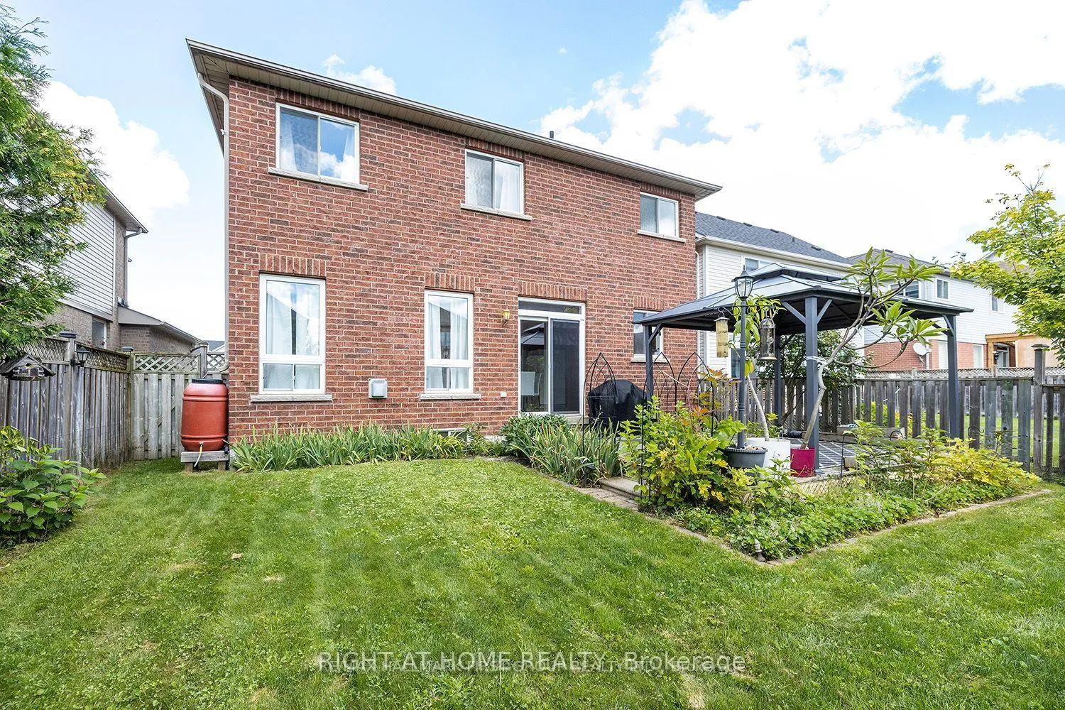Photo 21 of 64 Chimney Hill Way, Scugog, Port Perry — HOMEH