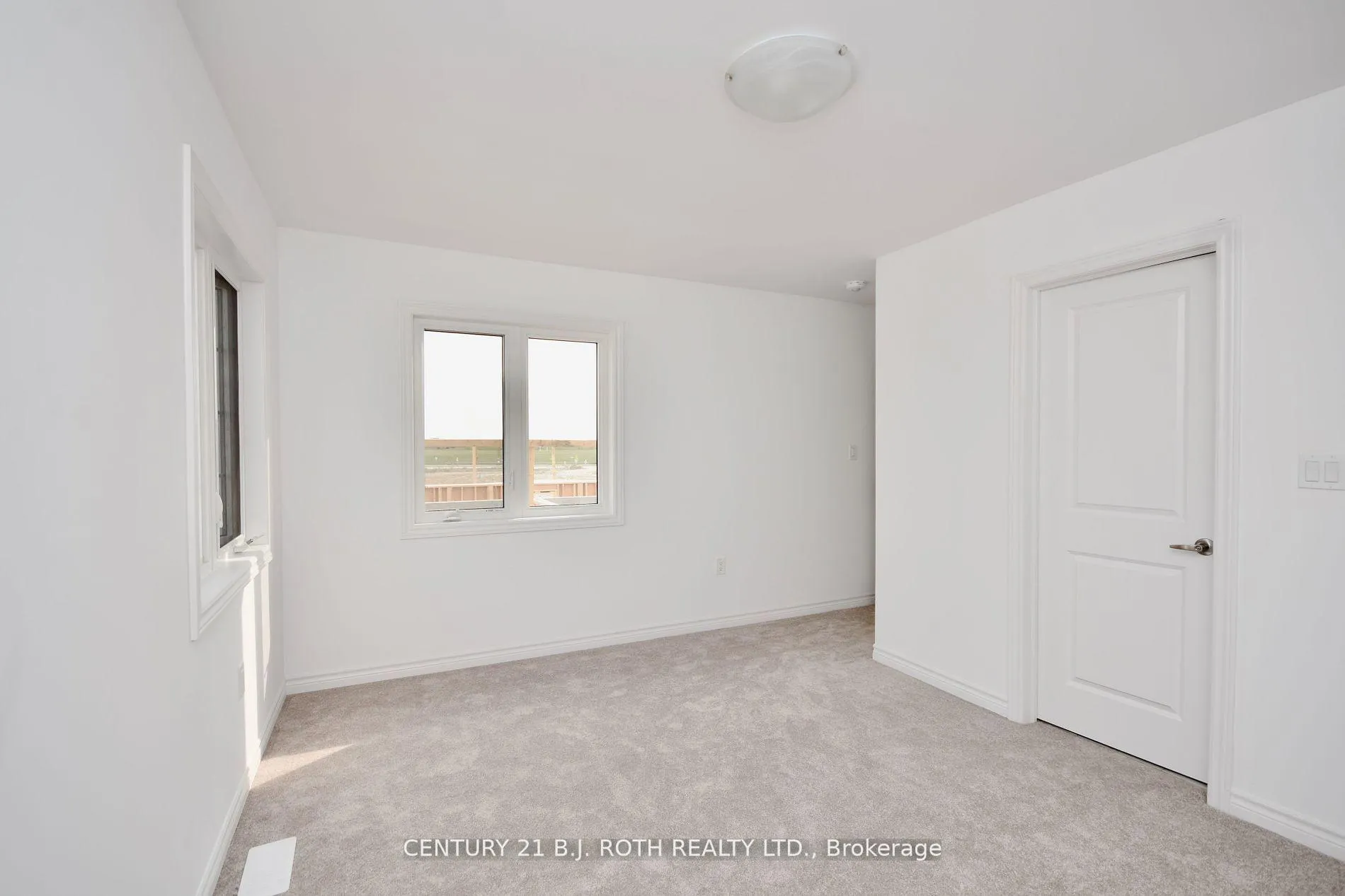 Photo 11 of 51 Pumpkin Corner Crescent, Barrie, Innis-Shore — HOMEH