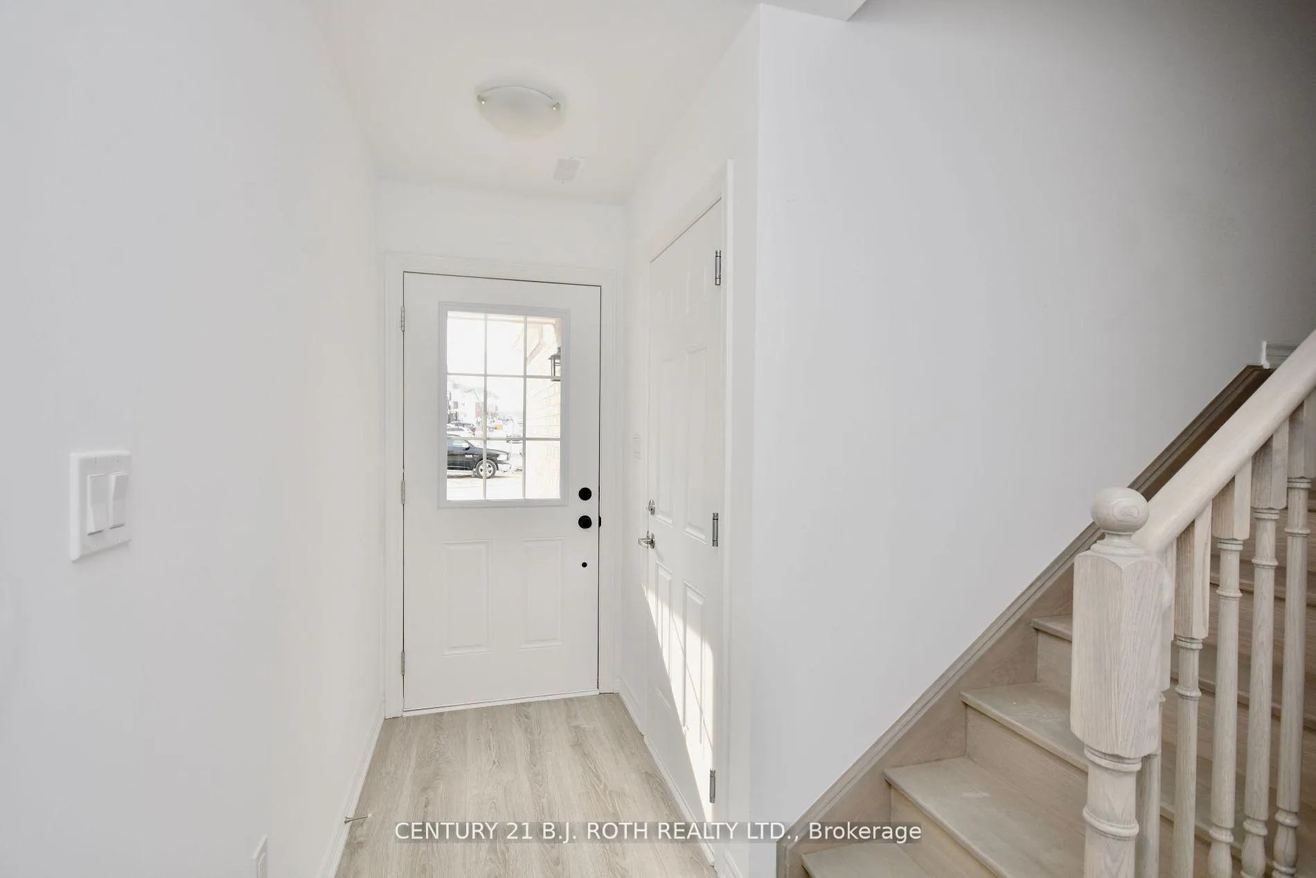 Photo 17 of 51 Pumpkin Corner Crescent, Barrie, Innis-Shore — HOMEH