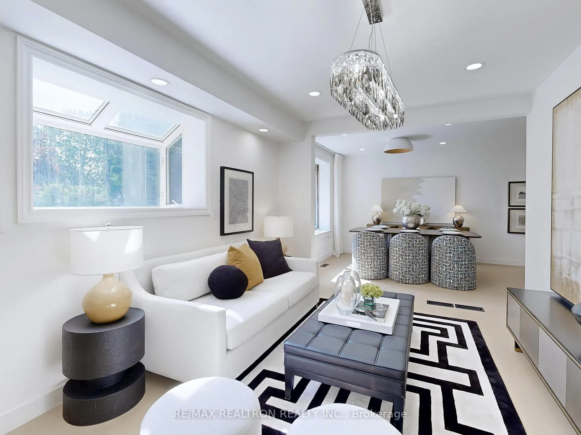 Photo 4 of 66 Chant Crescent, Markham, Unionville — HOMEH