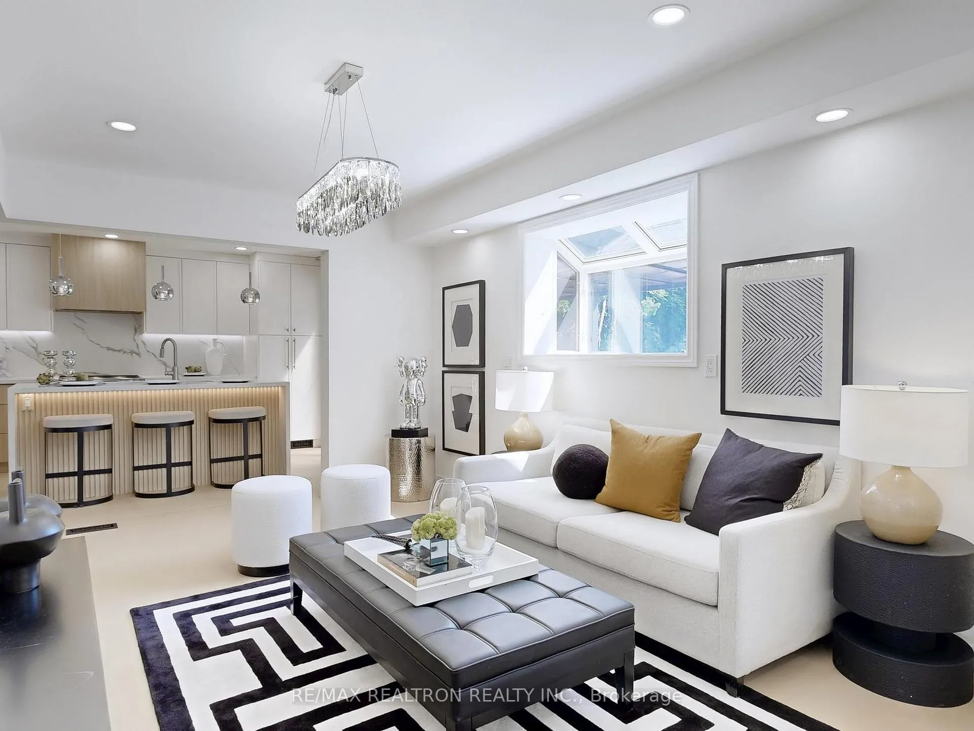 Photo 5 of 66 Chant Crescent, Markham, Unionville — HOMEH
