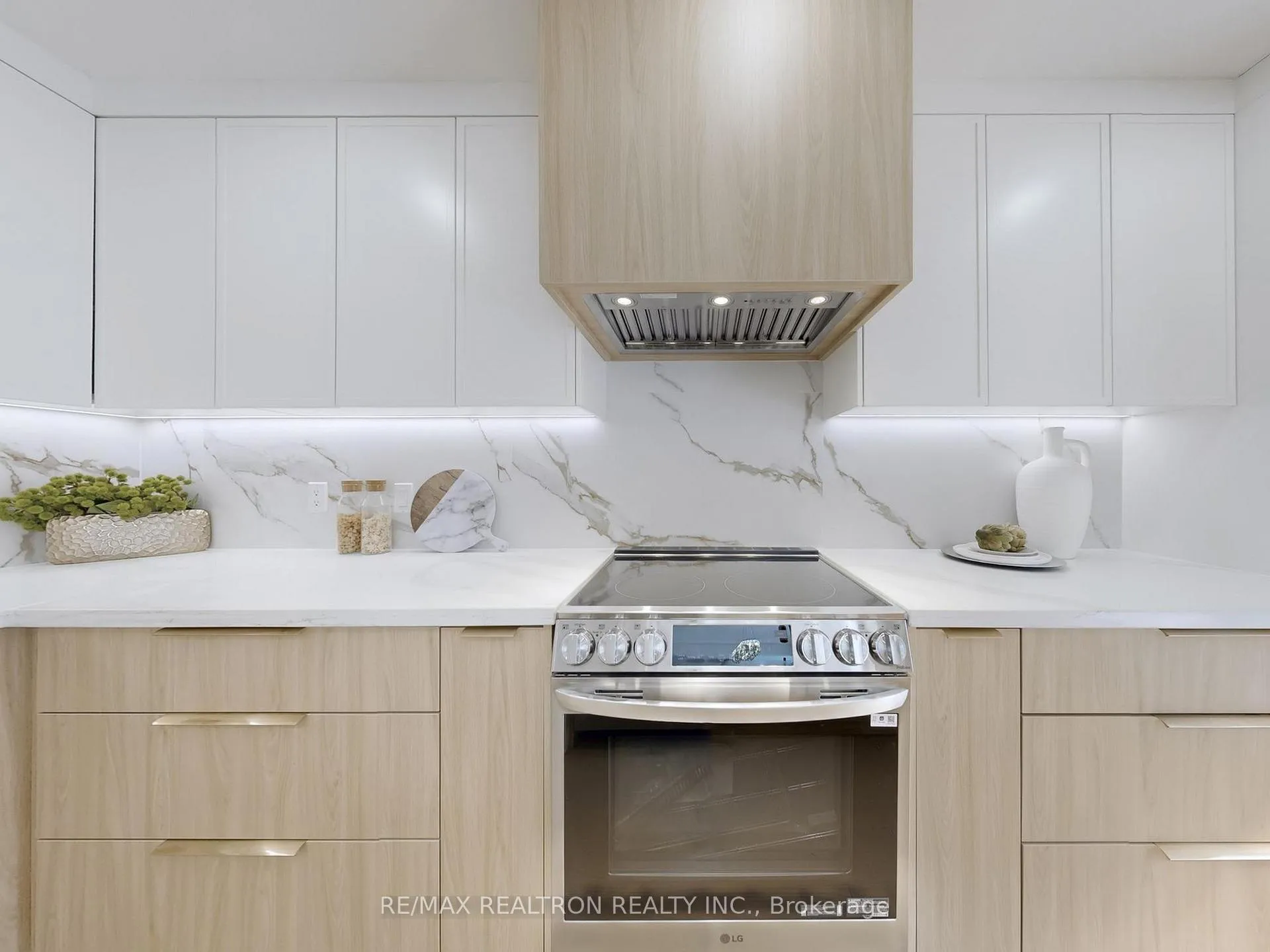 Photo 11 of 66 Chant Crescent, Markham, Unionville — HOMEH