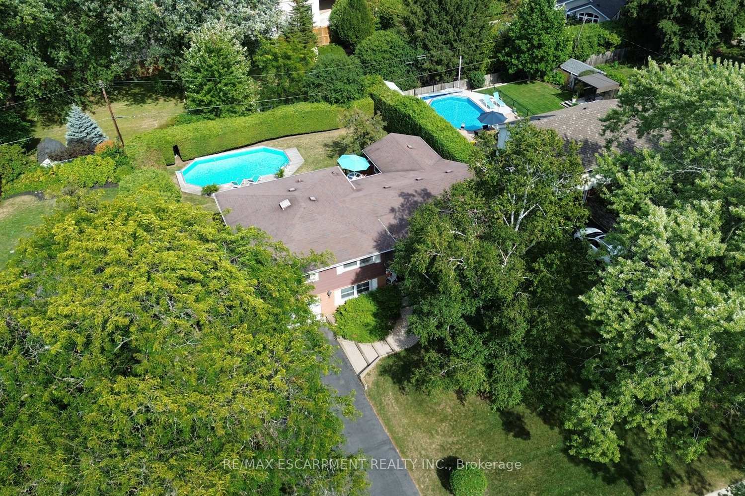 Photo 3 of 219 Strathcona Drive, Burlington, Shoreacres — HOMEH