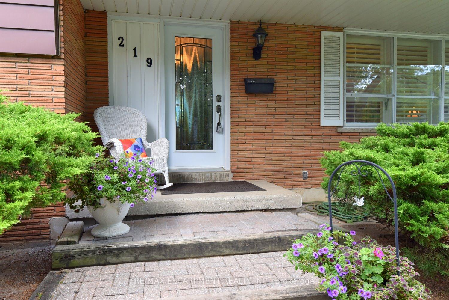 Photo 5 of 219 Strathcona Drive, Burlington, Shoreacres — HOMEH