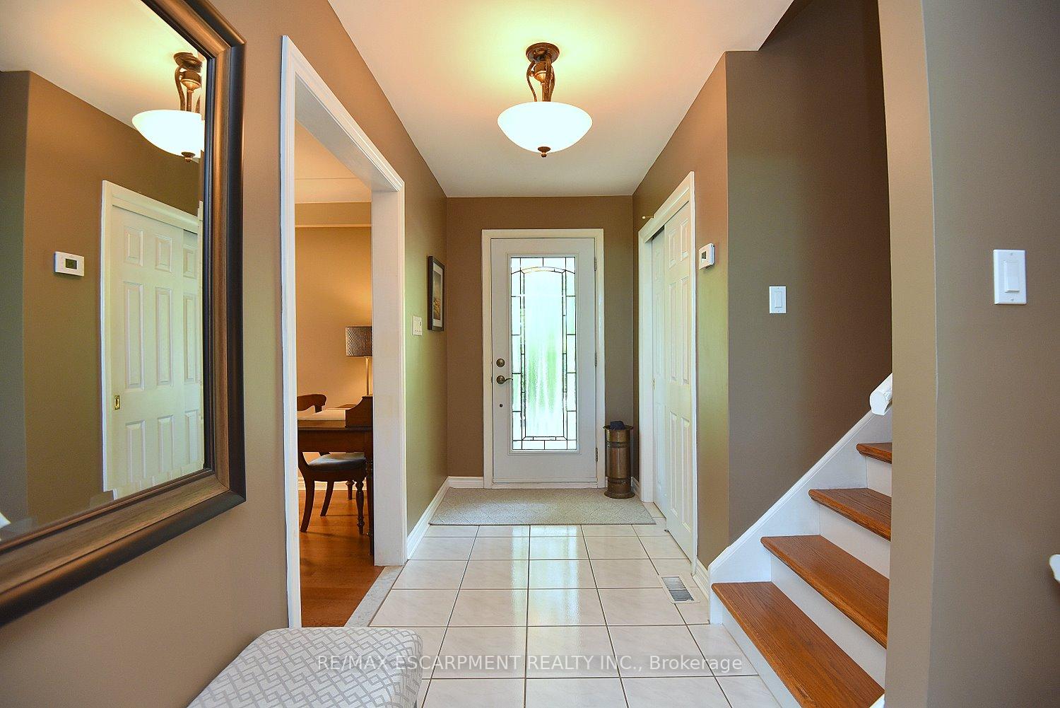 Photo 6 of 219 Strathcona Drive, Burlington, Shoreacres — HOMEH