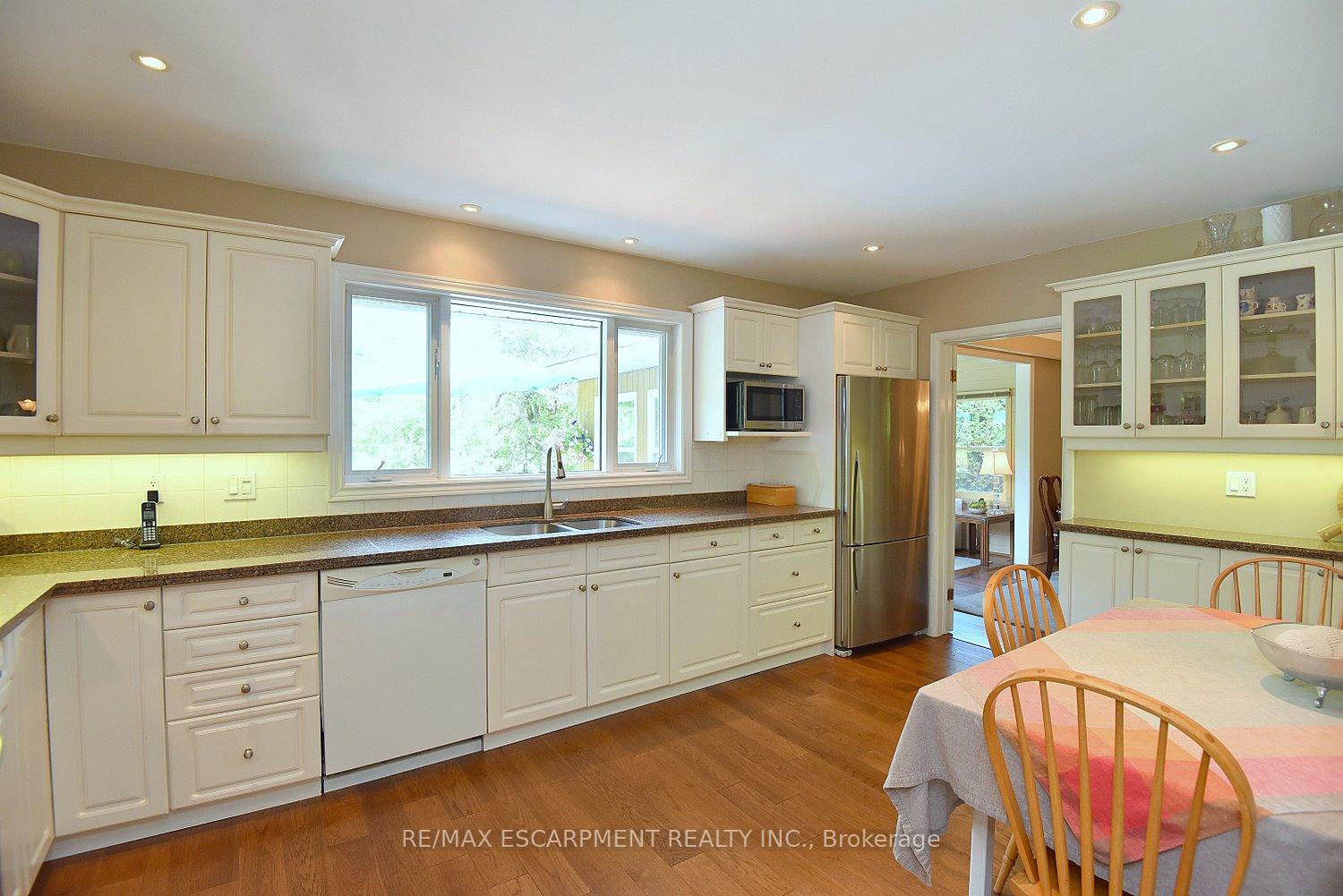 Photo 12 of 219 Strathcona Drive, Burlington, Shoreacres — HOMEH