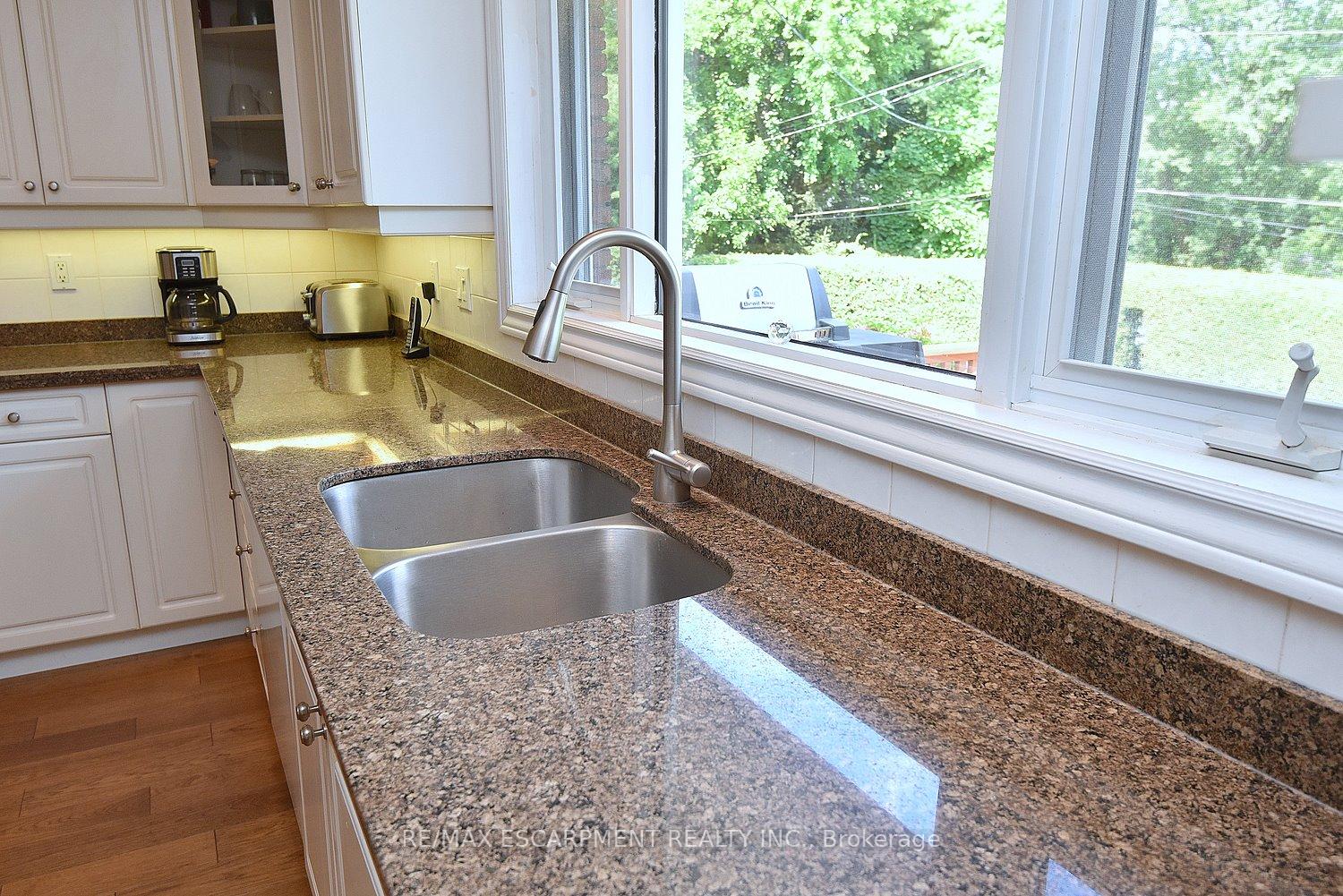 Photo 13 of 219 Strathcona Drive, Burlington, Shoreacres — HOMEH