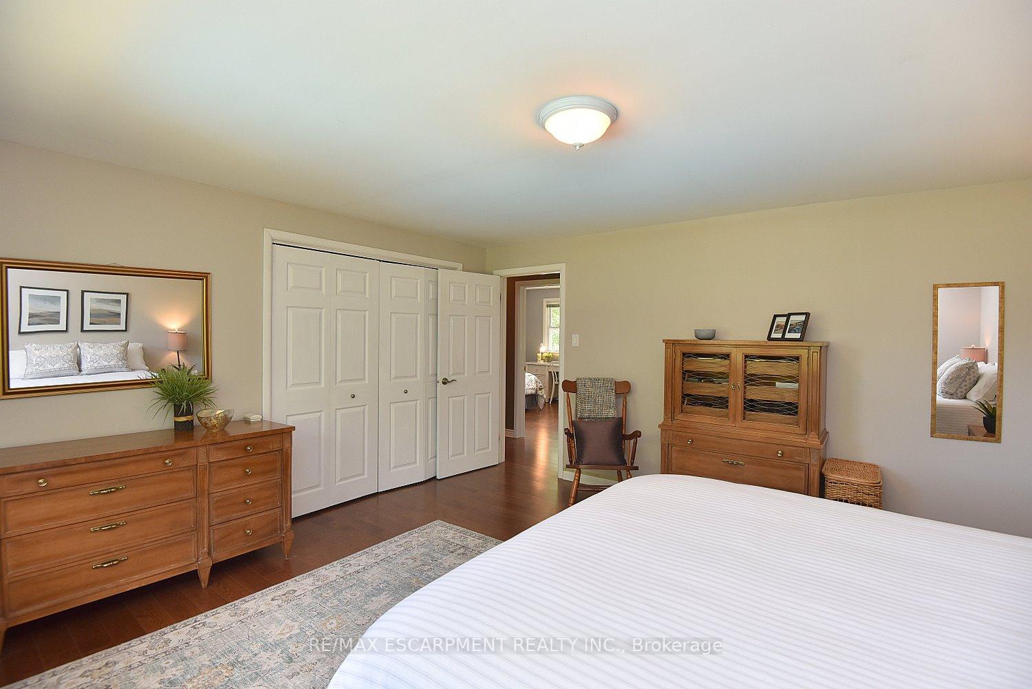 Photo 18 of 219 Strathcona Drive, Burlington, Shoreacres — HOMEH