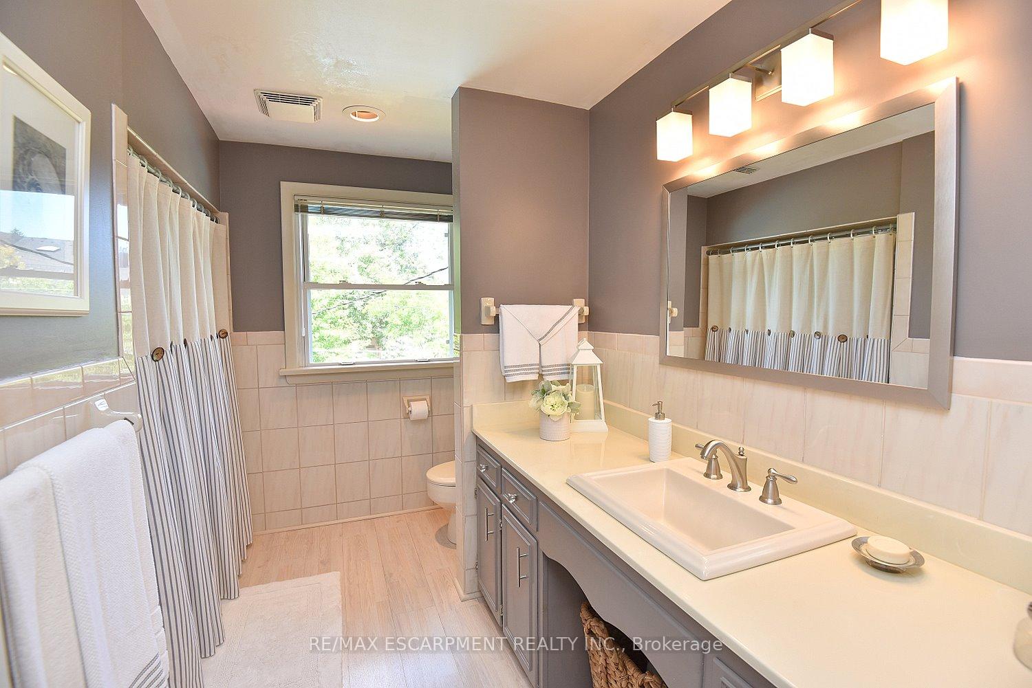 Photo 21 of 219 Strathcona Drive, Burlington, Shoreacres — HOMEH