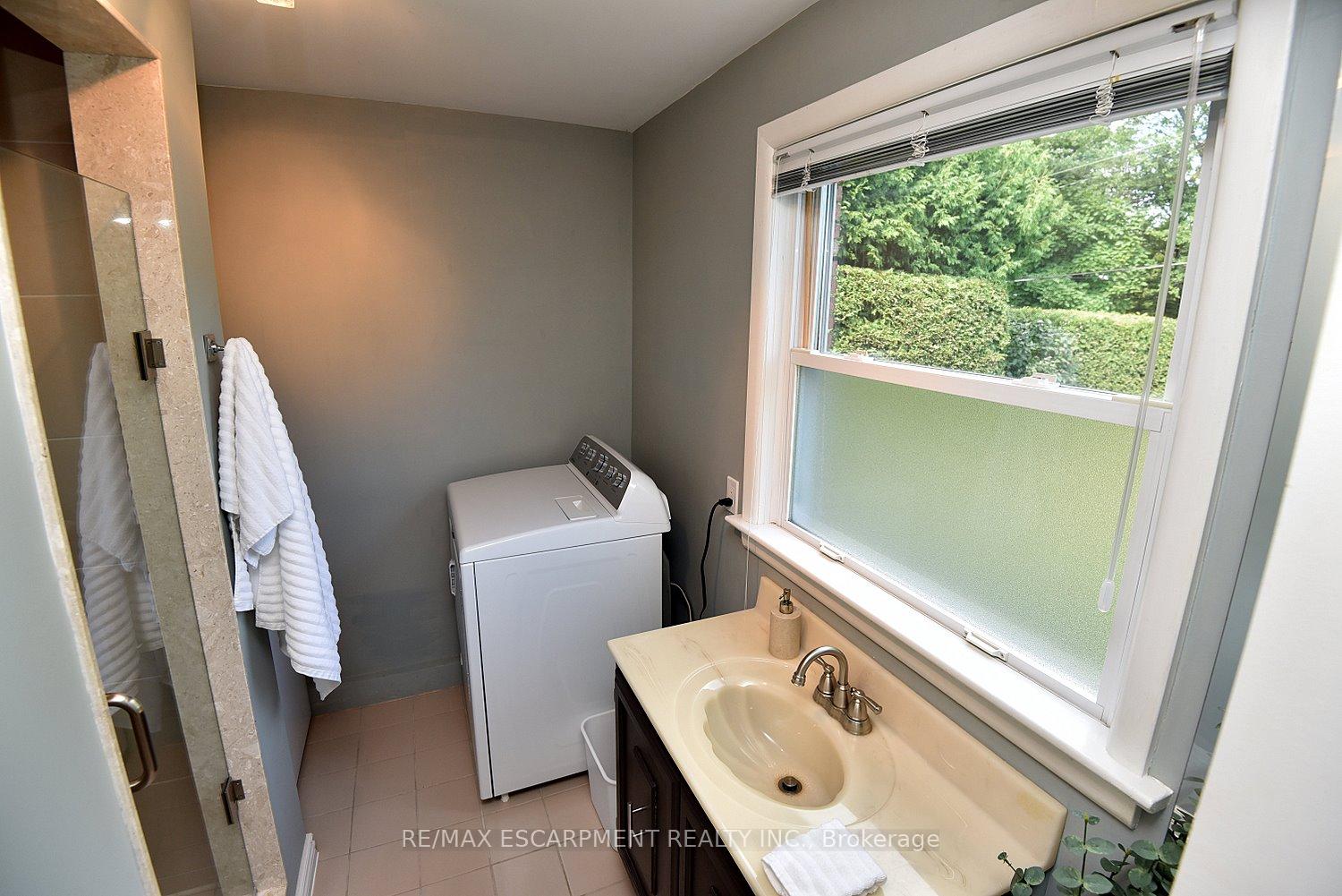Photo 26 of 219 Strathcona Drive, Burlington, Shoreacres — HOMEH